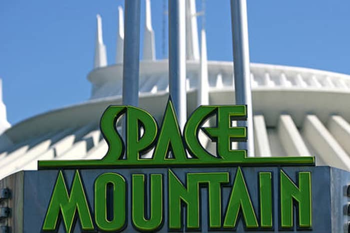 Space Mountain do Magic Kingdom completa 40 anos